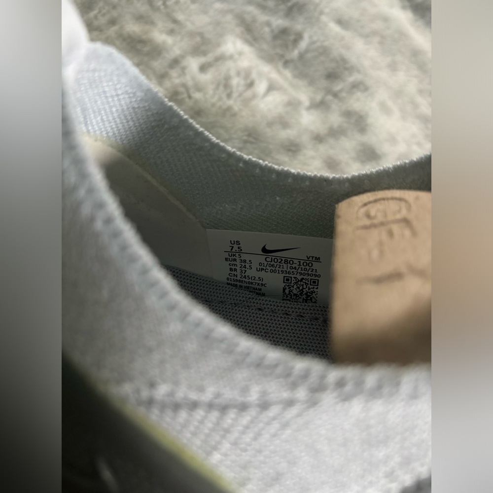 NWB Nike React Phantom Run Flyknit 2 (Wmns) - Picture 5 of 9